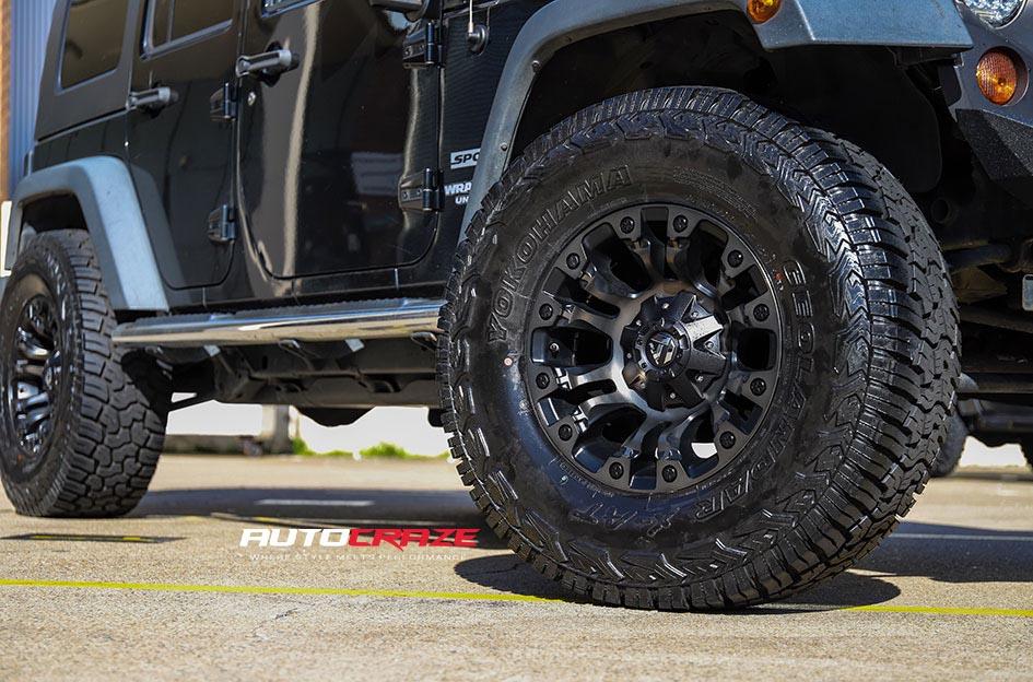 JEEP-WRANGLER-VAPOR-BLACK-MACHINED-WITH-DARK-TINT